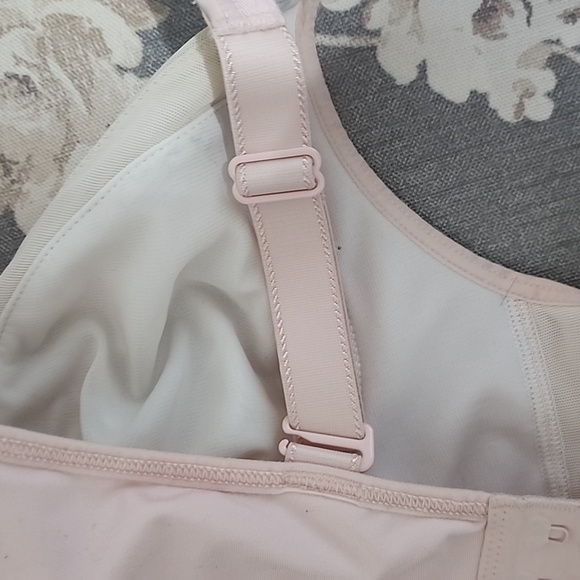 Lululemon TaTa Tamer Sports Bra Pink 32C - Picture 6 of 8